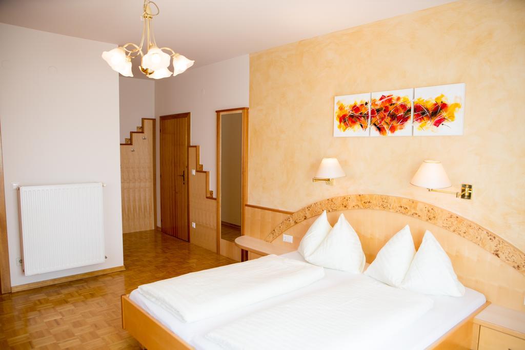 Hotel Restaurant Thadeushof Techelsberg Bagian luar foto