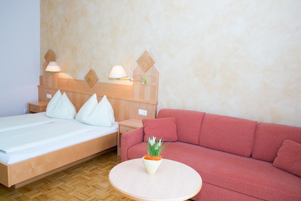 Hotel Restaurant Thadeushof Techelsberg Bagian luar foto